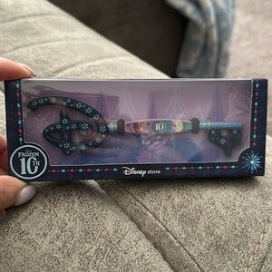 Brand New Frozen 10th Anniversary Key